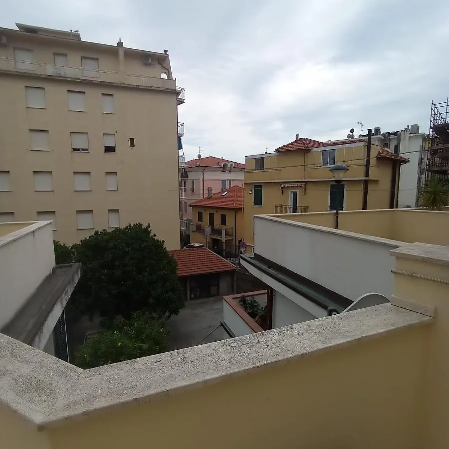 Apartment Appartamento Da Vinci 19 Alassio Italy
